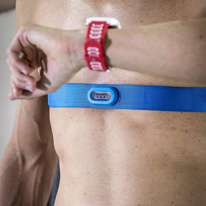 Swimmer readying for practice using the Garmin HRM-Swim Heart Rate Monitor Strap